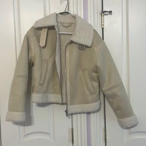 Beautiful shearling lightweight jacket.